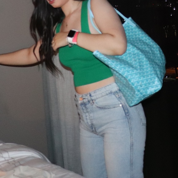 Green top - Picture 2 of 3